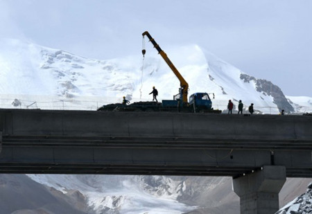 决战“雪山一号” 世界在建海拔最高公路隧道