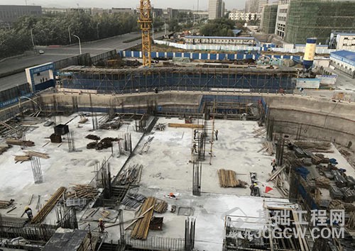 山西建投建工集团承建31.4米“超深基坑”顺利冲出正负零