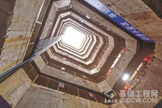 图为：6号井施工现场