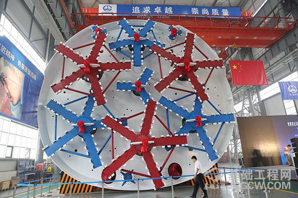 世界首台大断面马蹄形盾构