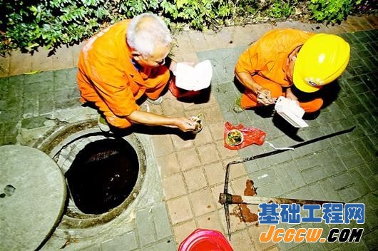 图文：城市疏捞工的一天